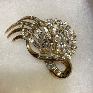 CROWN TRIFARI Vintage
Rhinestone Brooch